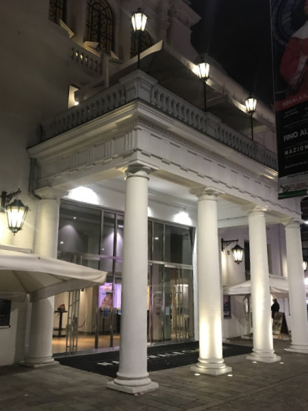 Ingresso teatro Nazionale Milano